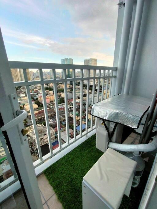 Condo In Pasay@ Breeze Residence By: Lsh Staycation Manila Exterior photo